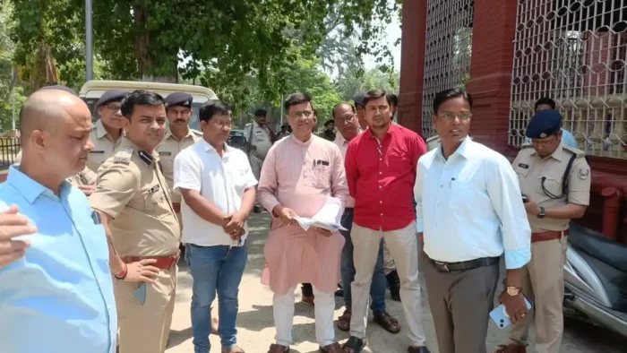 राज्यपाल दरभंगा में राज्यपाल के आगमन को लेकर हाई अलर्ट! डीएम और एसएसपी ने की अधिकारियों की अहम ब्रीफिंग