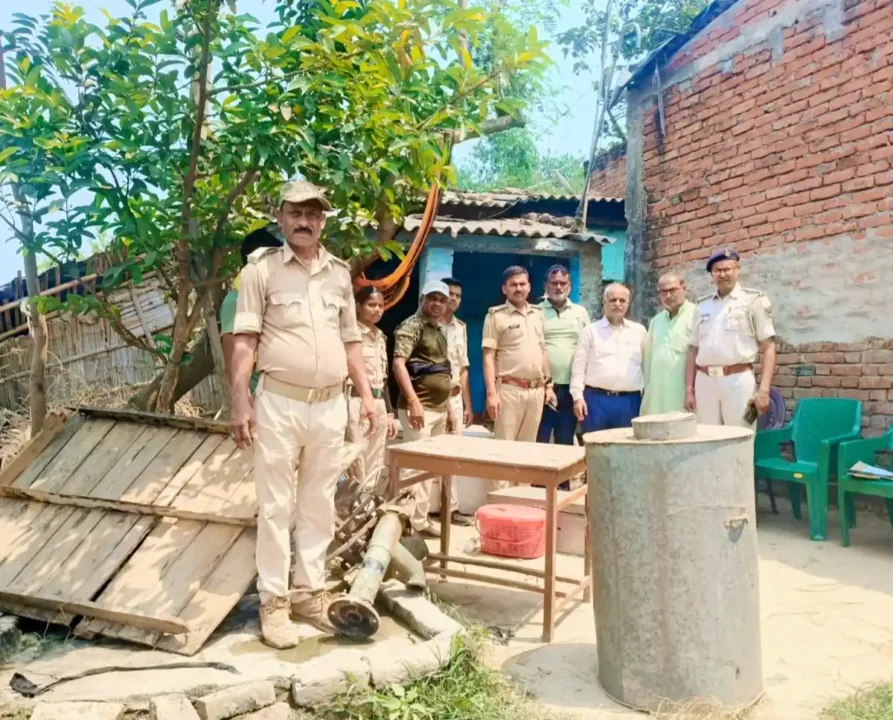 दरभंगा पुलिस का अपराधियों पर कहर! सिंहवाड़ा में घर की