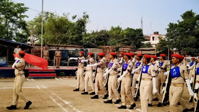 दरभंगा दरभंगा पुलिस केंद्र में शानदार रैतिक परेड का आयोजन! एसएसपी ने ली परेड की सलामी, दिए कड़े निर्देश