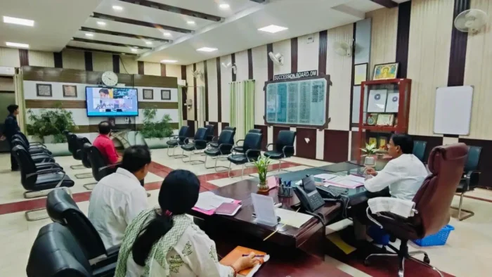 बिरौल नेपाल में भारी बारिश से दरभंगा में बाढ़ का अलर्ट, डीएम ने बिरौल के अधिकारियों संग की आपात समीक्षा बैठक