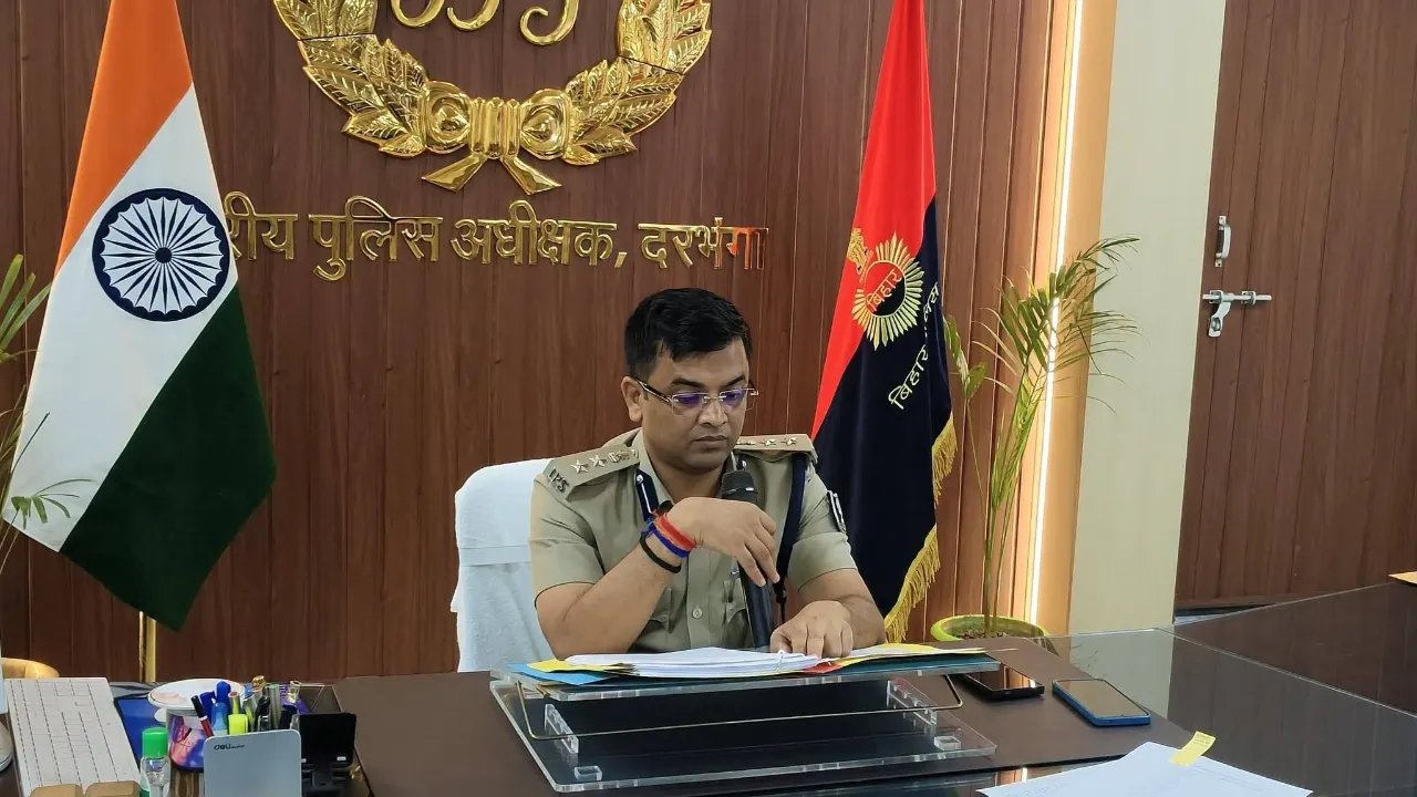 Darbhanga News: दरभंगा में अगस्त के अपराधों की समीक्षा, एसएसपी ने थानाध्यक्षों को दिए कई सख्त निर्देश
