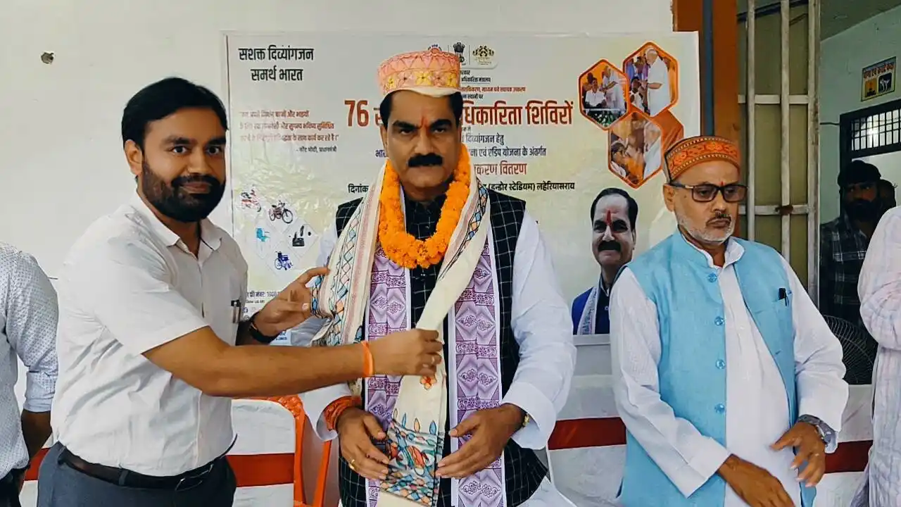 व्हीलचेयर Darbhanga News किसी को व्हीलचेयर तो किसी को मोटर