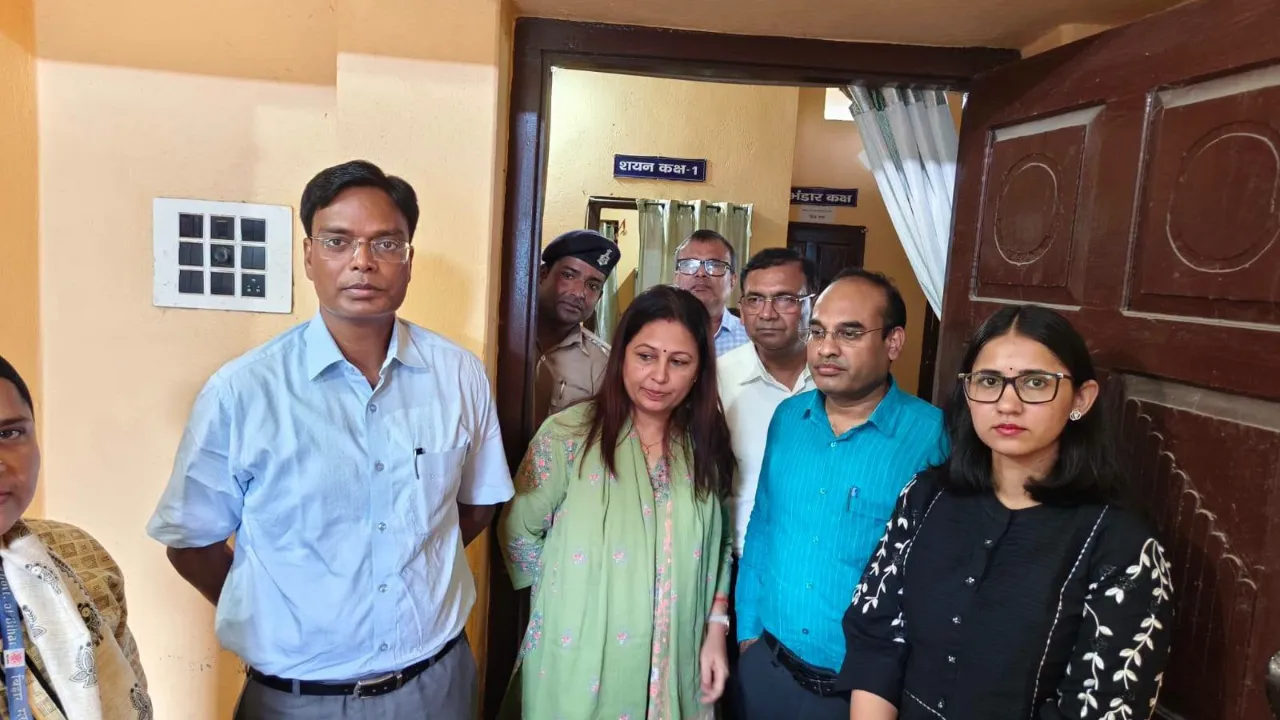 Darbhanga News: बच्चों की देखरेख से दत्तक ग्रहण प्रक्रिया तक डीएम की नजर, दो बाल देखरेख संस्थानों का किया निरीक्षण