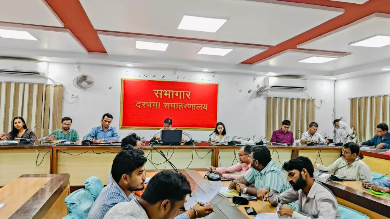 Darbhanga News: दरभंगा में किसानों की आधी रजिस्ट्री ही पूरी, अब डीएम ने 15 अक्टूबर तक का दिया लक्ष्य