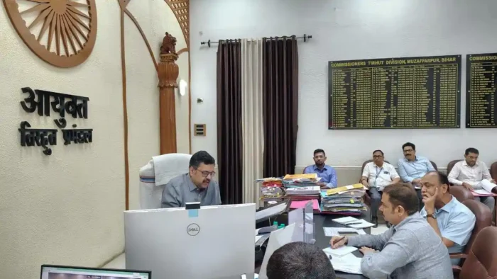 Muzaffarpur News: तिरहुत स्नातक एवं शिक्षक निर्वाचन की तैयारियां तेज, प्रमंडलीय आयुक्त ने दिए आचार संहिता के सख्ती से पालन के निर्देश