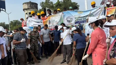 Rohtas News: विश्व पर्यटन दिवस पर सड़क पर उतरे डीएम, शेरशाह मकबरा और स्टेशन परिसर की सफाई कर दिया बड़ा संदेश