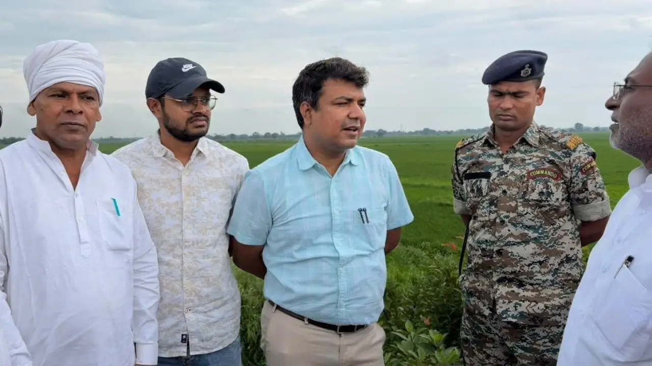 Rohtas News: पर्यटन के नक्शे पर उभरेगा दहासील पोखरा और तेंदुआ शिव मंदिर, डीएम ने दिए अतिक्रमण हटाने के सख्त निर्देश
