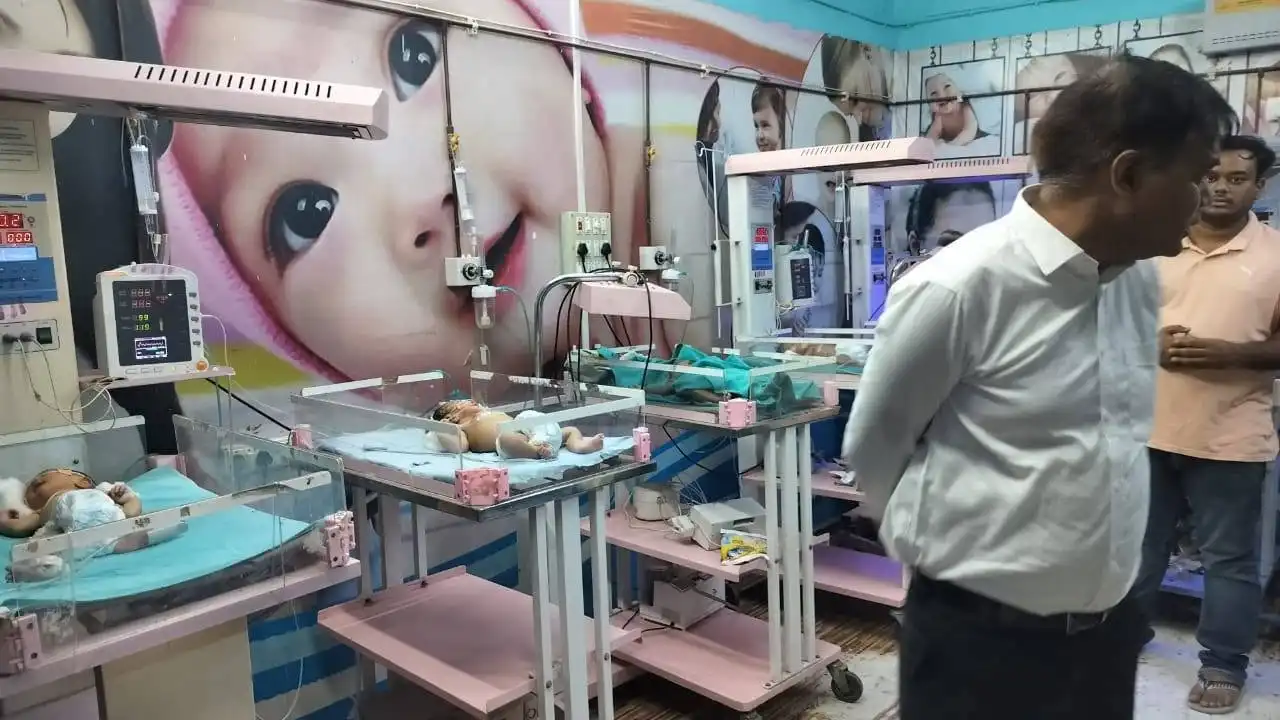 Samastipur News: मरीजों की जान से खिलवाड़ कर रहे अवैध अस्पतालों पर प्रशासन का छापा, शांति इमरजेंसी हॉस्पिटल के दोनों OT सील
