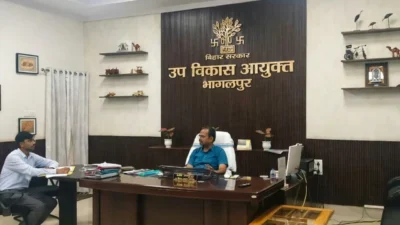 Bhagalpur News: विकास योजनाओं की समीक्षा बैठक में सख्त दिखे DDC रवि राकेश, पंचायत सरकार भवन और कब्रिस्तान घेराबंदी पर दिए कड़े निर्देश