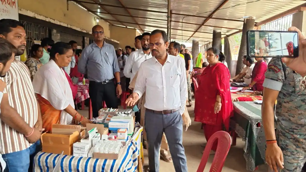 Bhagalpur News: दफ्तरों के चक्कर हुए खत्म, नाथनगर में लगा ‘सेवा सेतु शिविर’, एक ही छत के नीचे 20 से ज्यादा विभाग