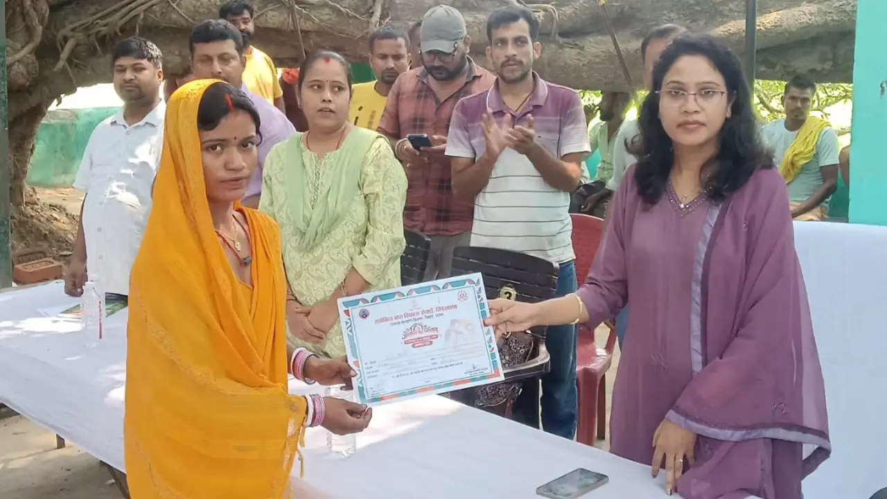 Bhojpur News: सरकारी दफ्तरों के चक्कर हुए खत्म, भोजपुर के 34 इलाकों में लगा ‘सहयोग शिविर’, एक दिन में आए 1307 मामले