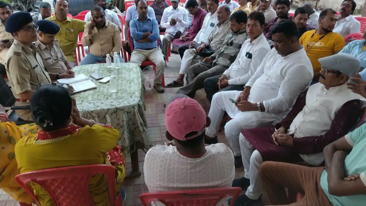 दुर्गा पूजा में DJ पर पूर्ण प्रतिबंध, पंडालों में CCTV अनिवार्य; दरभंगा पुलिस ने शांति समिति की बैठक में दिए सख्त निर्देश