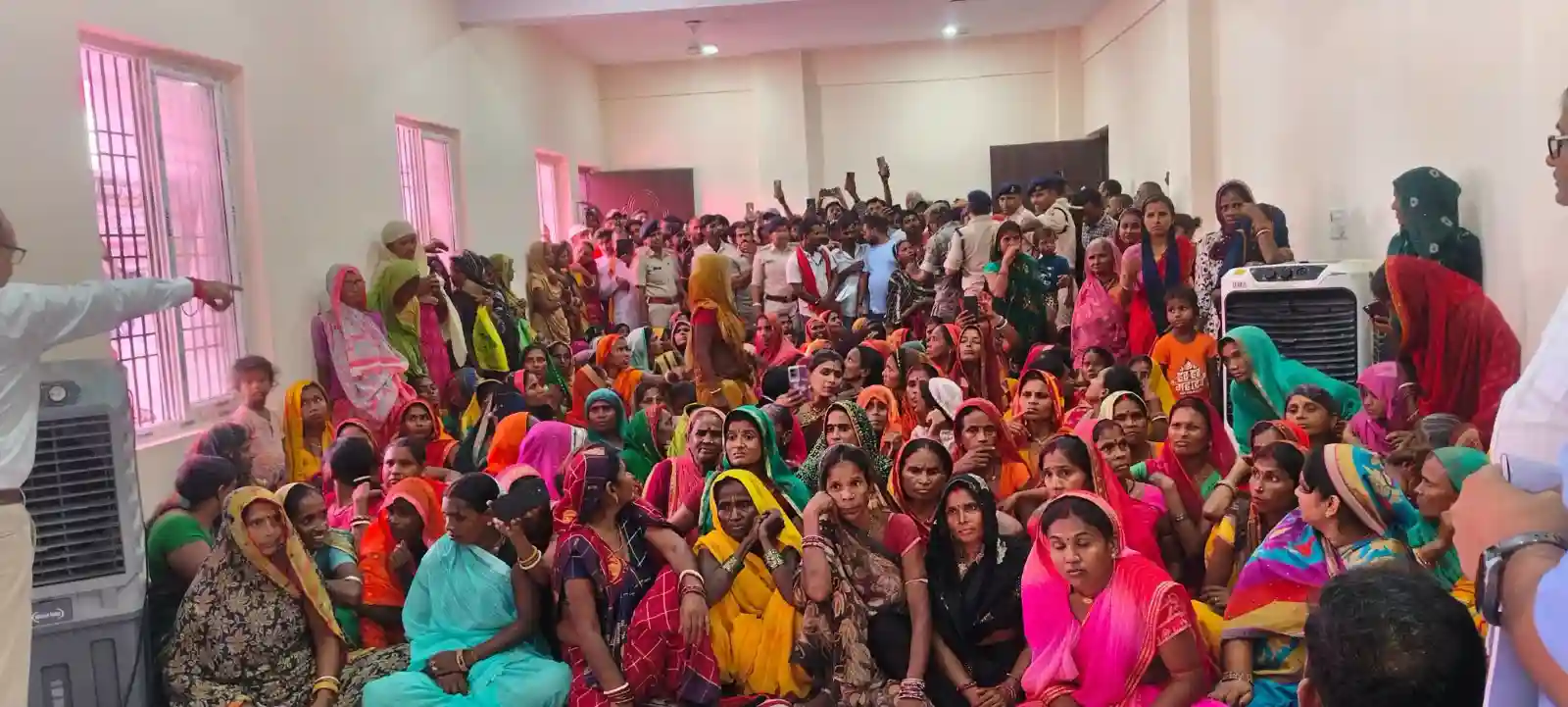 Madhubani News सरकारी दफ्तरों के चक्कर से आज़ादी मधुबनी में