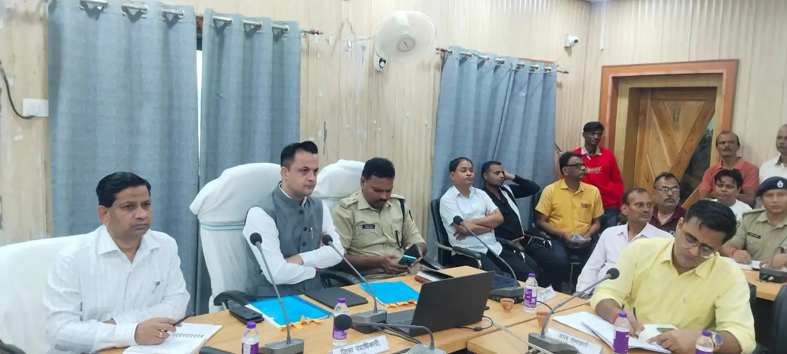 Madhubani News मधुबनी में दुर्गा पूजा में हर प्रमुख पंडाल
