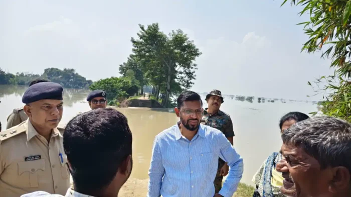 Muzaffarpur News: गंडक नदी ने तोड़ा रिकॉर्ड, 22 पंचायतों में घुसा पानी, ग्राउंड जीरो पर मुस्तैद मुजफ्फरपुर DM
